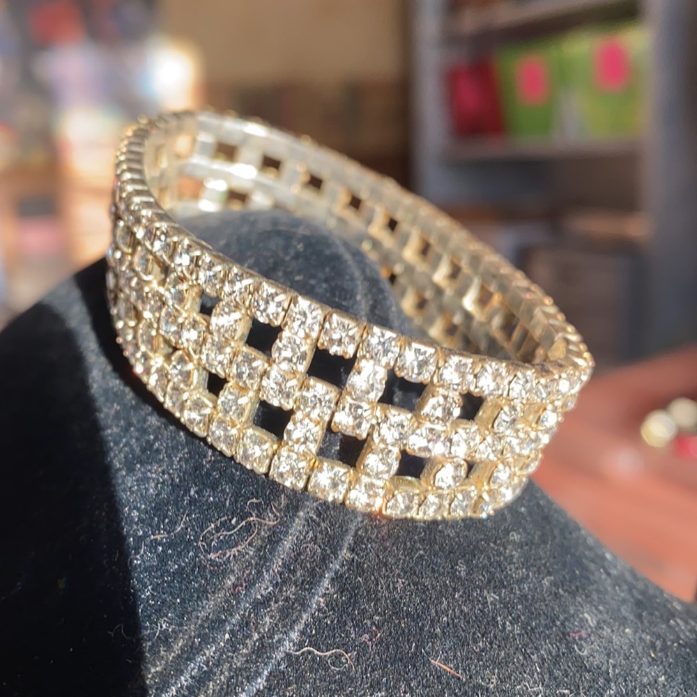 🌺Rhinestone Bracelet🌺 - Picture 4 of 4